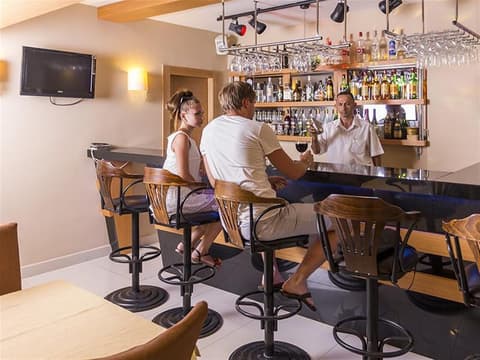 Suite Laguna Hotel, Bar (on property)