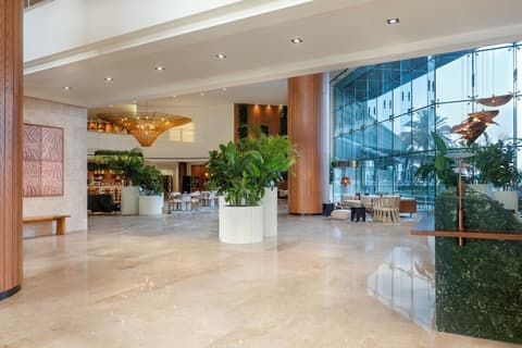 Yas Plaza Mangroves, Lobby