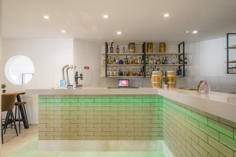 Ancora Park, Bar (on property)