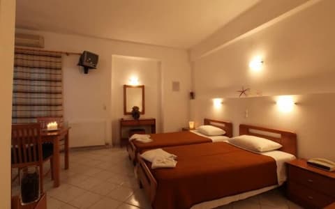 Peter's Studio, Room