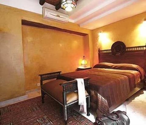 Riad Moullaoud, Room