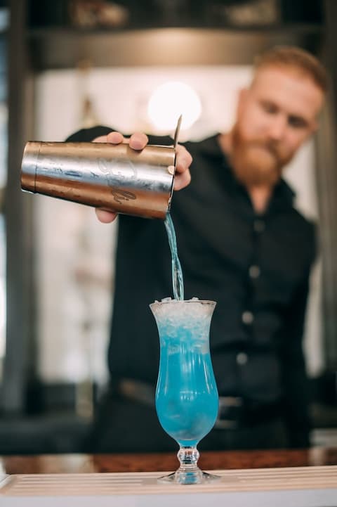 Yas Plaza Bay, Sports bar