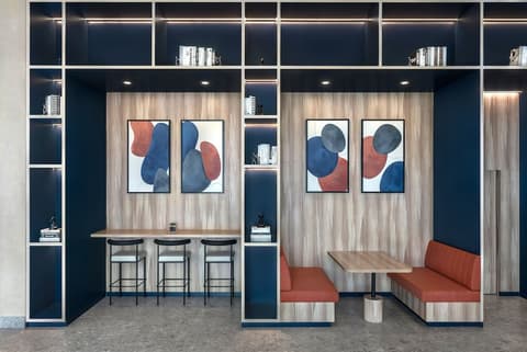 Yas Plaza Bay, Reception