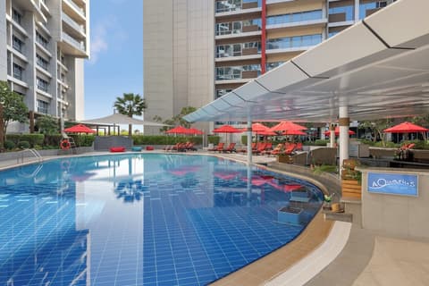 Park Rotana, Outdoor pool