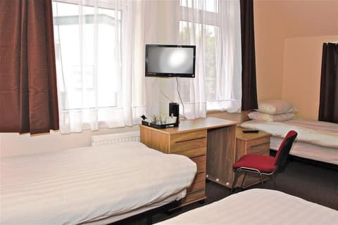 Central Hotel, Room