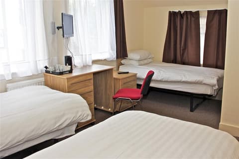 Central Hotel, Room