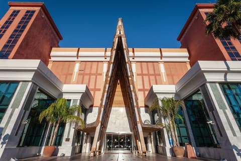 Holiday World Polynesia, Front of property