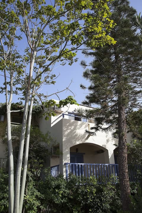 Elpida Village, Exterior