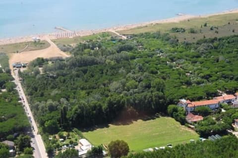 Hotel Valdor, Property grounds