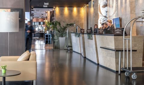 Novotel Barcelona City, Reception