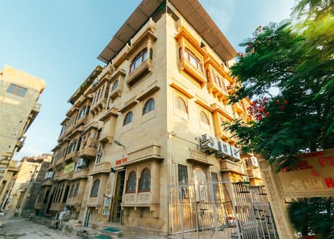 Hotel Fifu, Front of property