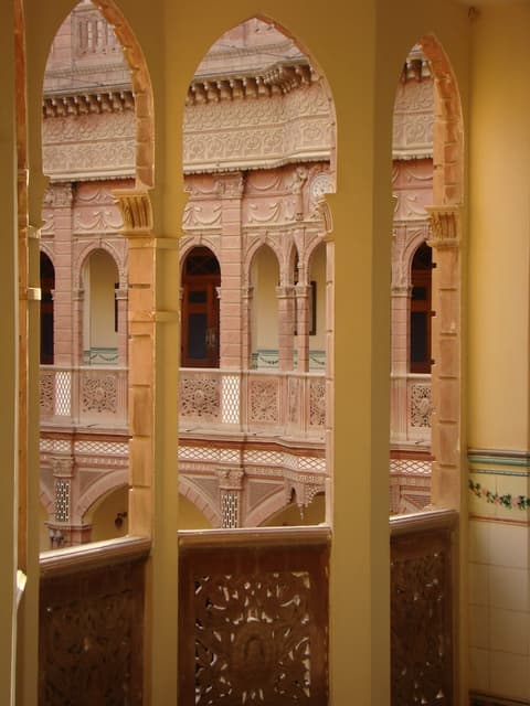 Bhanwar Niwas, Courtyard