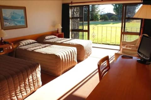 Distinction Mackenzie Country Hotel, Room