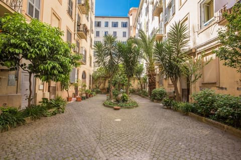 Hotel Maryelen, Courtyard