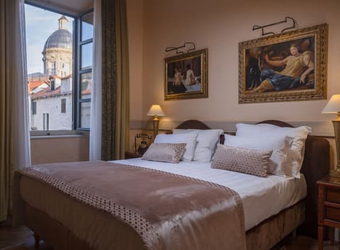 The Pucic Palace, Room