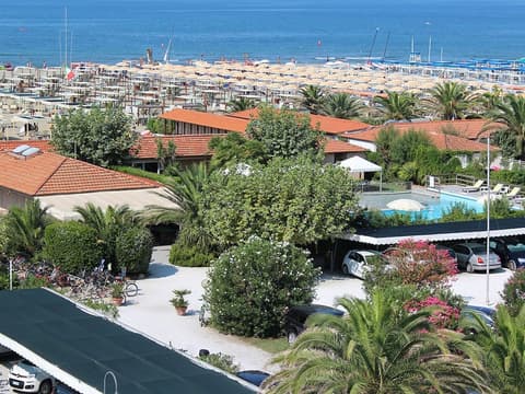 Hotel Bencista, Exterior