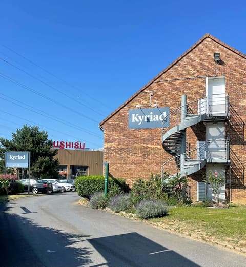 Kyriad Les Ulis, Front of property