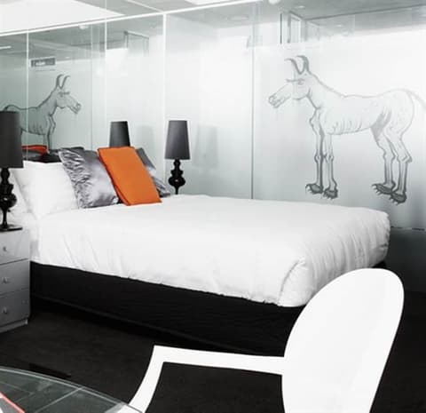 The Cullen Melbourne - Art Series, Room