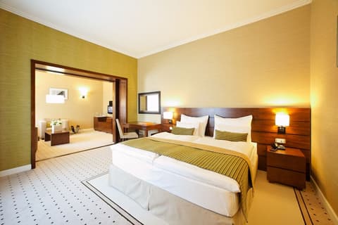 Capital Plaza Hotel, Room