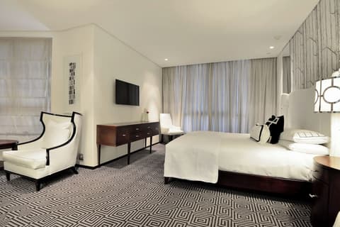 Davinci Hotel And Suites On Nelson Mandela Square, Room