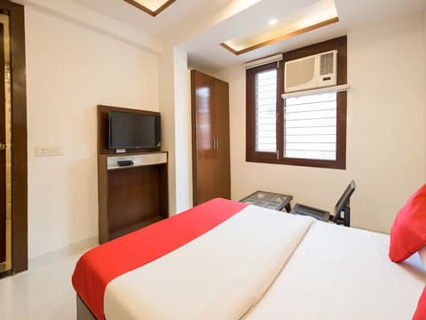 OYO 16375 Melfort Inn, Room