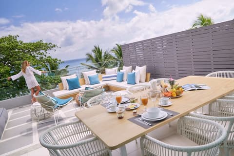 Les Estivales Beachfront Suites & Penthouses with LOV, Terrace/patio