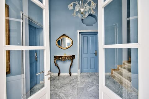 Julina Boutique Living, Lobby