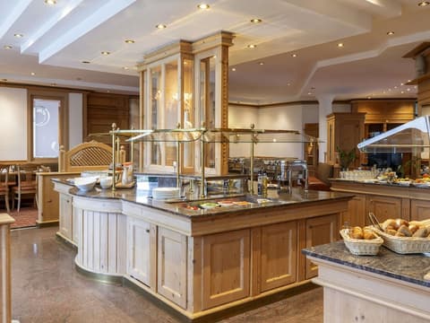 Atomis Hotel Munich Airport by Mercure, Breakfast area