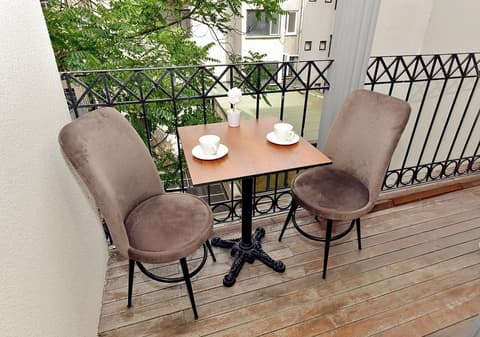 Royal Garden Suite and Hotel, Living area