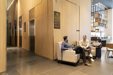 ibis Melbourne Central, Interior entrance