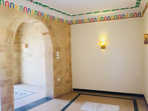 Jewel Howard Carter Hotel, Lobby