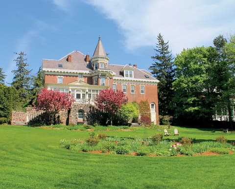 Blind Tiger Burlington, Property grounds