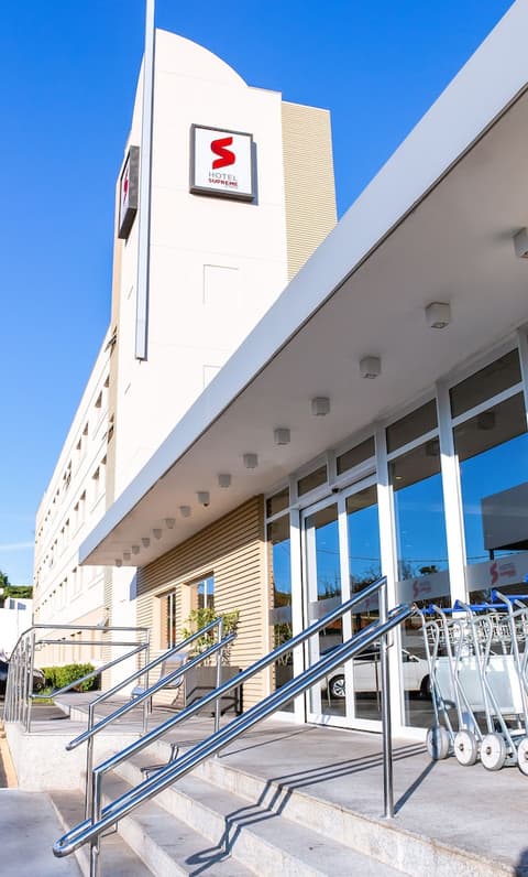 VOA Business Supreme Choice Confins, Front of property