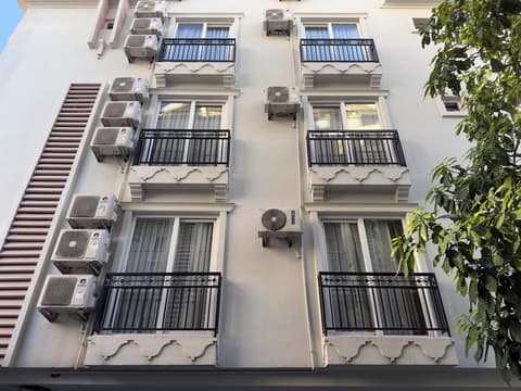 Hotel Mandalin, Balcony