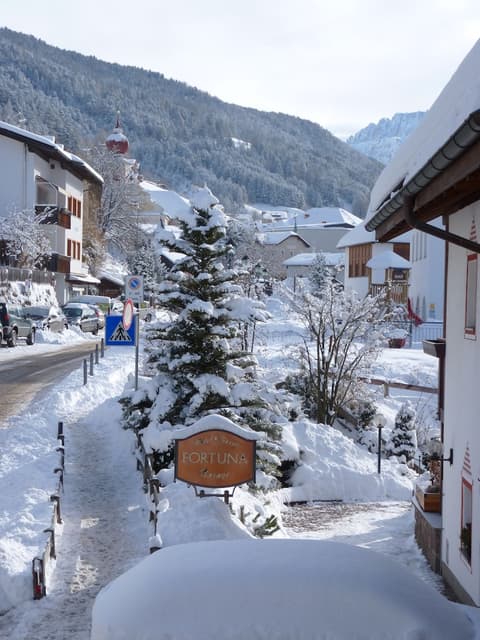 Hotel Fortuna, Property entrance