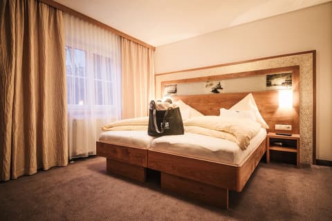 Arlen Lodge Hotel, Room