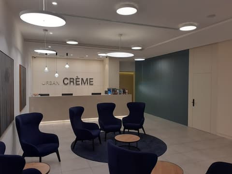 Urban Creme, Lobby