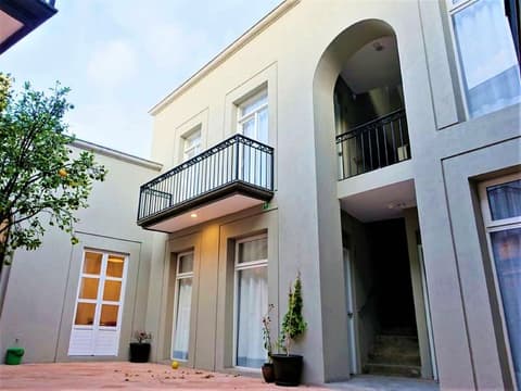 Hotel Mamá Carlota, Courtyard