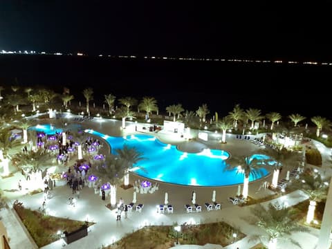 Al Bahar Hotel & Resort, Outdoor pool