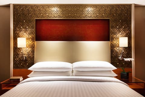 China Hotel - Subway direct to Pazhou Exhibition Center, Free shuttle during Canton Fair & Exhibitor registration Counter, Room