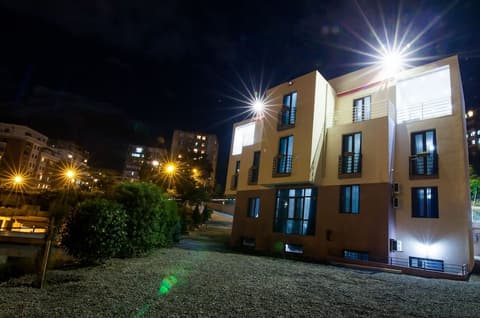 Hotel Ellegance, Exterior