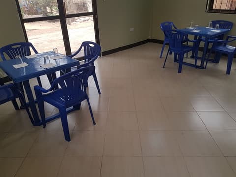 Co Msasani Guest House, Restaurant