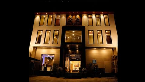 The Amer Valley, Front of property - evening/night