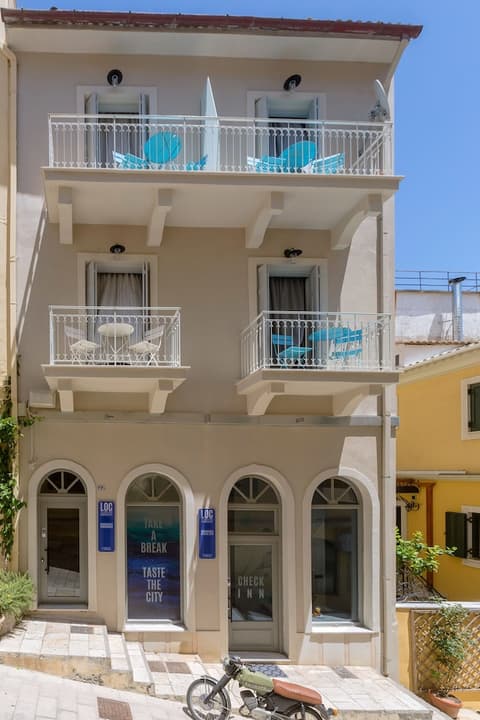 ANNUNZIATA URBAN SUITES by LOC HOSPITALITY, Front of property