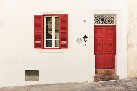 House of Pomegranates, Front of property