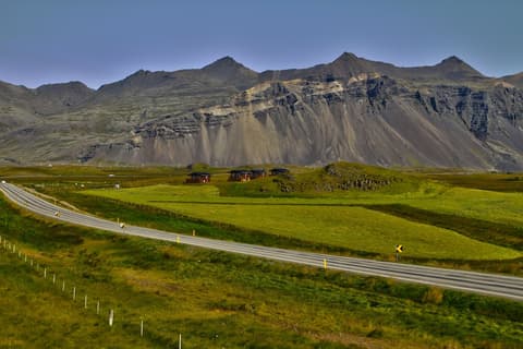 Aurora Cabins, Exterior