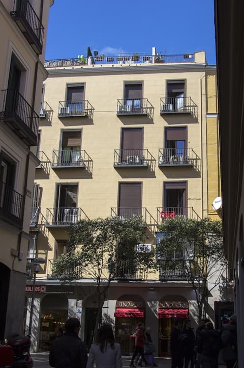 Ava Rooms, Front of property