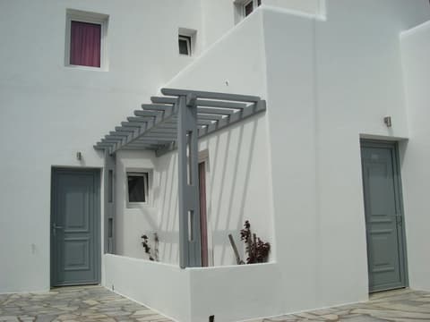 Elena Studios and Suites, Interior entrance