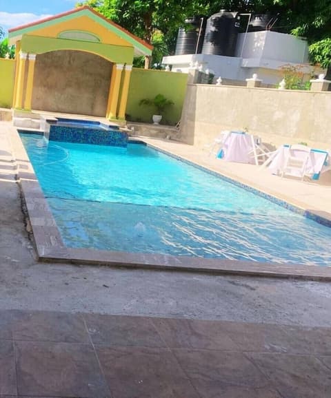 Basileia Palace, Pool