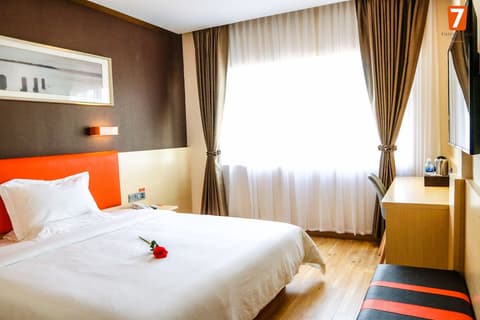 7 Days Premium Hotel, 